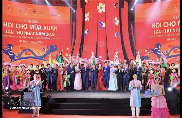 Премьер-министр Фам Минь Тьинь принял участие в церемонии закрытия Весенней ярмарки 2026 года