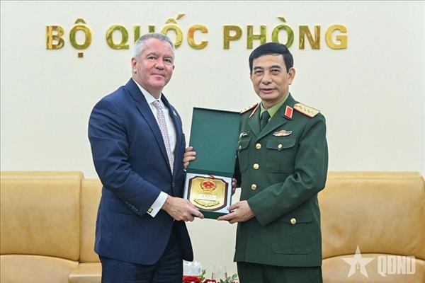 Đại tướng Phan Văn Giang tiếp Trợ lý Ngoại trưởng Hoa Kỳ Michael DeSombre