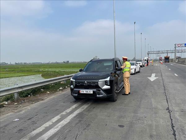 Đội CSGT Đường bộ Cao tốc số 4 của Cục CSGT tăng cường đảm bảo an toàn giao thông dịp Tết Nguyên đán Bính Ngọ