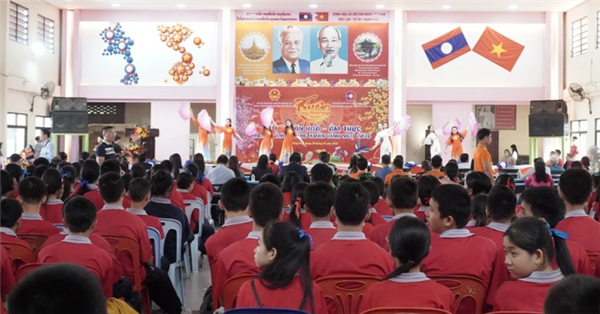 ຮັກ​ສາ ແລະ ແຜ່​ກະ​ຈາຍວັດ​ທະ​ນະ​ທຳອັນ​ດີ​ງາມ​ໃນ ບຸນ​​ປີ​ໃໝ່ປະ​ຈຳ​ຊາດ ໃຫ້​ຊາວ​ຫວຽດ​ນາມ ​ຢູ່​ລາ​ວ