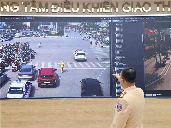 Cửa ngõ Thủ đô đông kín trong ngày đầu kỳ nghỉ Tết Nguyên đán 2026