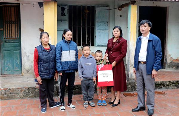 Mùa xuân ấm áp từ những vòng tay Mẹ đỡ đầu