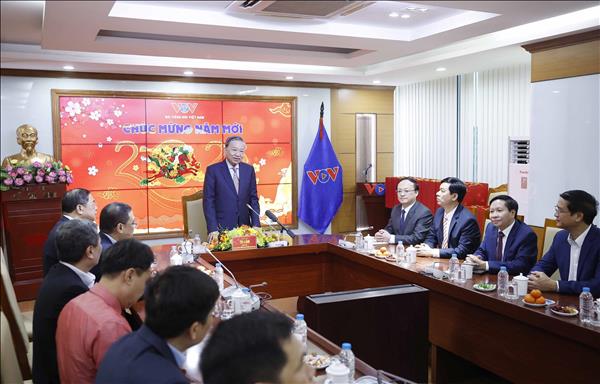 Tổng Bí thư Tô Lâm thăm, chúc Tết cán bộ, phóng viên Đài Truyền hình Việt Nam và Đài Tiếng nói Việt Nam