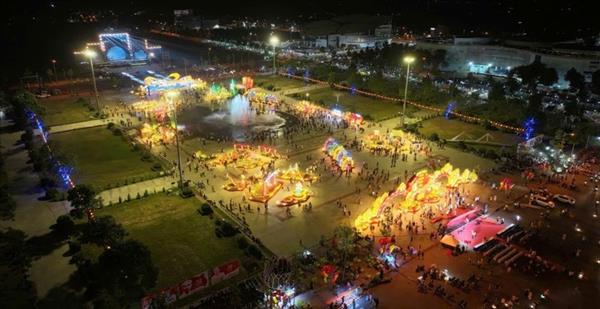 ໄຂການເຄື່ອນໄຫວຫຼາຍຢ່າງເພື່ອເຊີດຊູສີສັນວັດທະນະທຳບຸນເຕັດ