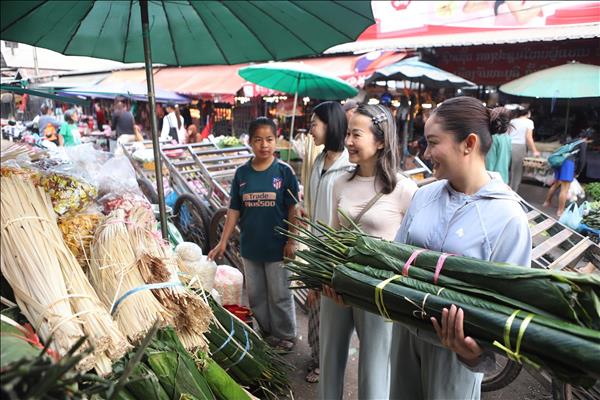 Xuân Bính Ngọ 2026: Giữ nếp nhà Tết Việt trên đất nước Triệu Voi