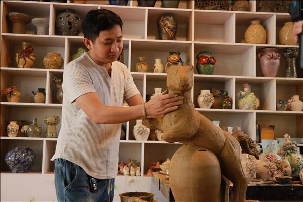 Linh vật Ngựa nơi làng gốm hơn 500 năm tuổi