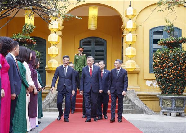 Tổng Bí thư Tô Lâm dâng hương tại Khu Di tích Hoàng thành Thăng Long và Di tích nhà 67