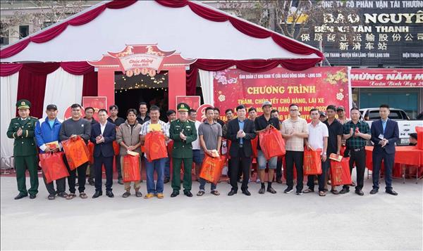 Chăm lo Tết chu đáo cho lực lượng trực chiến tại cửa khẩu