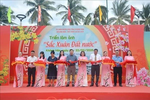 ឧទ្ទេសនាមរូបភាពដ៏លេចធ្លោអំពីនិទាឃរដូវនៅតាមទីក្រុងសមុទ្រ