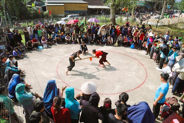 Đẩy gậy: Môn thể thao truyền thống sôi động chào Xuân mới