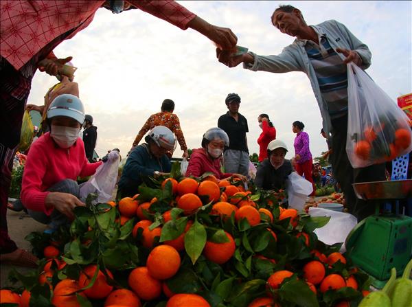 Sắc xuân chợ quê Vị Thanh