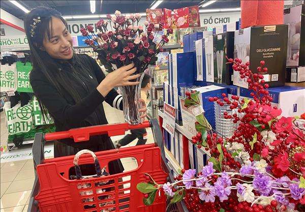 TP. Hồ Chí Minh: Thị trường mua sắm Tết vào cao điểm, lượng khách gấp 3-4 lần ngày thường