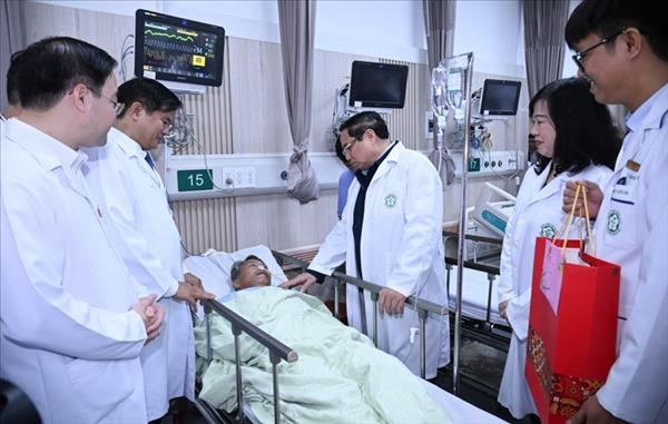 ທ່ານນາຍົກລັດຖະມົນຕີ ຟ້າມມິນຈິງ ໄປຢ້ຽມຢາມ, ອວຍພອນບຸນເຕັດ, ລະດົມກຳລັງໃຈທ່ານໝໍ, ແພດໝໍ ແລະ ຄົນຈັບຢູ່ບັນດາໂຮງໝໍ