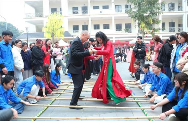 ວັດທະນະທຳ ທີ່ເປັນມູນເຊື້ອ ບຸນປີໃໝ່ປະຈຳຊາດ (ບຸນເຕັດ) ຫວຽດນາມ ສຳລັບແຂກສາກົນ