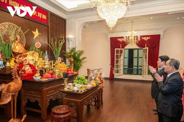 ルオン・クオン主席、ホー・チ・ミン主席を追悼