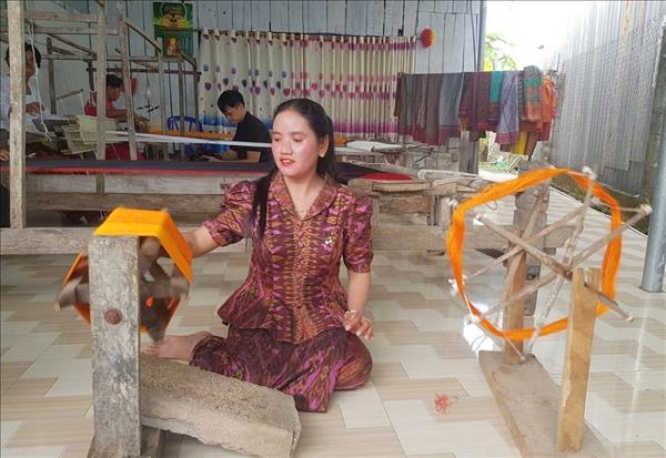 Khmer brocade weaving helps drive heritage-based economic development