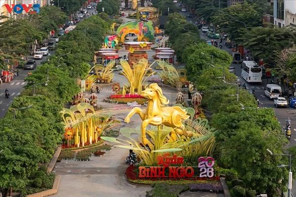 グエンフエ・フラワーロード、空間拡大 初の昼夜2つの演出