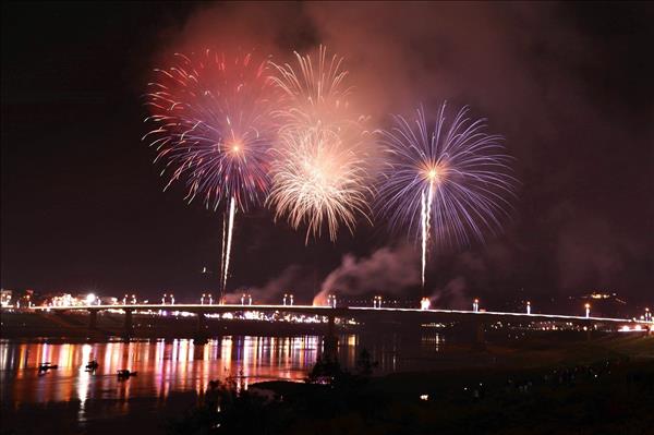 Đất Tổ linh thiêng trong khoảnh khắc giao thừa