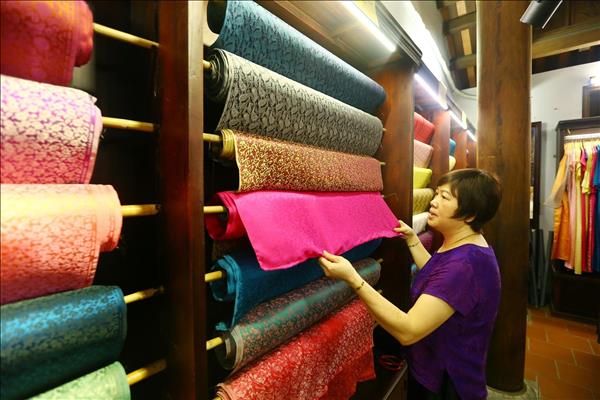 El alma de la seda vietnamita revive en el corazón del Casco Antiguo de Hanói