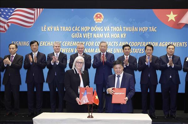 Party chief witnesses signing, exchange of Vietnam–US contracts, cooperation agreements
