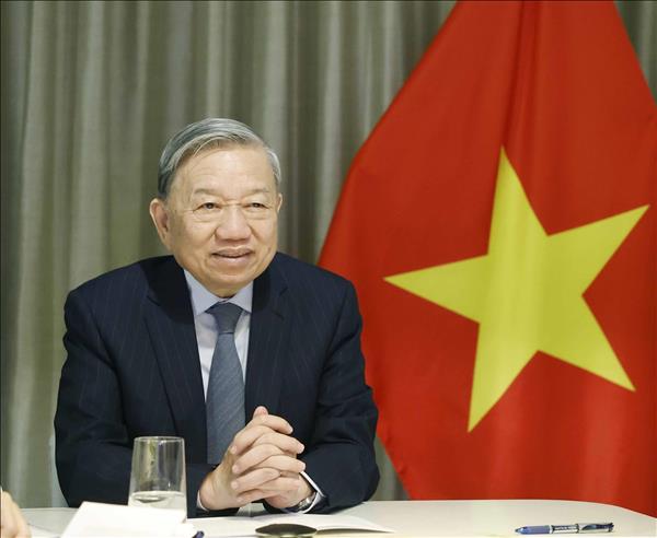 Party General Secretary To Lam holds phone talks with US senators