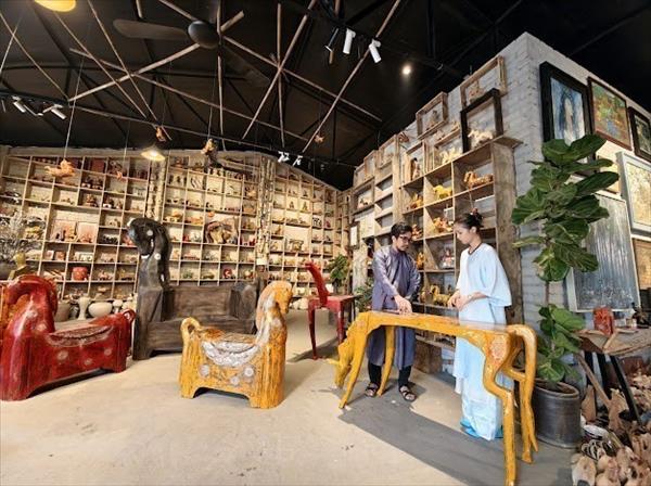 Năm mới về làng cổ Đường Lâm ngắm bộ sưu tập Gióng