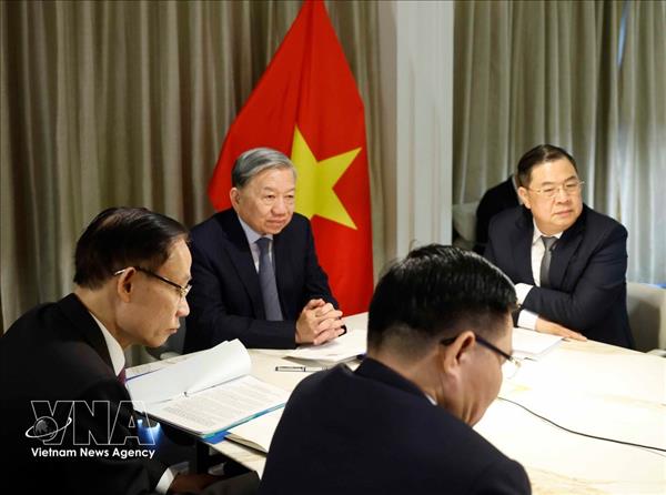 Secretario general del PCV mantiene conversaciones telefónicas con senadores estadounidenses