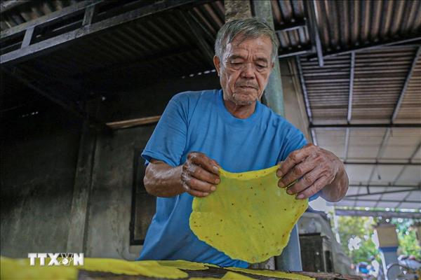 Giữ lửa cho làng nghề bánh tráng hơn 300 năm tuổi ở Cố đô Huế