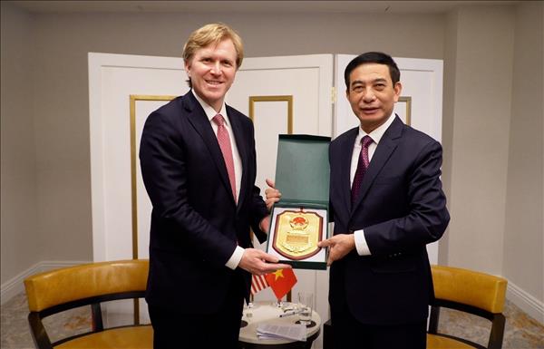 នាយឧត្តមសេនីយ៍ លោក ផាន់ វ៉ាន់ យ៉ាង ទទួលជួបជាមួយអនុរដ្ឋមន្ត្រីទីមួយនៃក្រសួងសង្គ្រាមសហរដ្ឋអាមេរិក