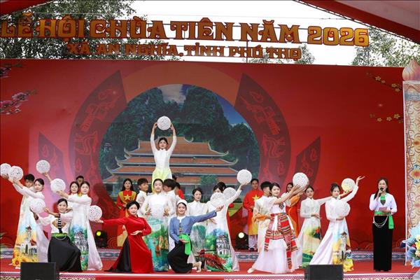 Rộn ràng khai hội Chùa Tiên