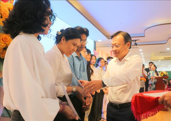 Vinh danh tài năng - Tiếp sức tương lai