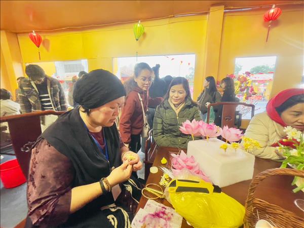 Con số ấn tượng: 1,34 triệu lượt khách xông đất Thủ đô dịp Tết Bính Ngọ