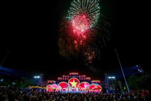 Rộn ràng đêm khai mạc Hội Xuân núi Bà Đen 2026