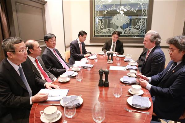 Promotion de la coopération technologique avec des partenaires américains