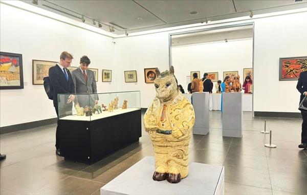 ມ້າ​ໃນ​ສິ​ລະ​ປະ​ສ້າງ​ຮູບ​ຈາກ​ພື້ນ​ເມືອງໄປ​ຮອດ​ທັນ​ສະ​ໄໝ