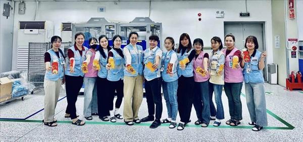 ベトナム 多くの企業で仕事始め 生産活動が本格化