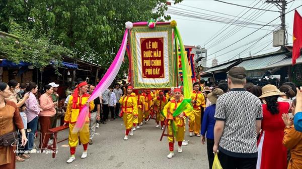 探访宁平省广宫祠圣母柳杏像