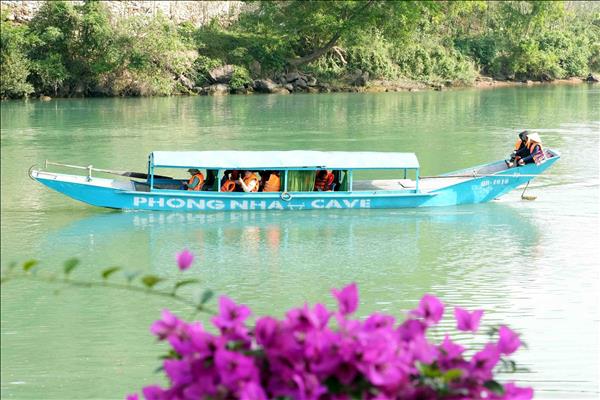 Đón vận may đầu năm giữa kỳ quan Phong Nha - Kẻ Bàng