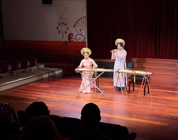 Xuân Bính Ngọ 2026: Khi hương Xuân lan tỏa giữa lòng châu Âu