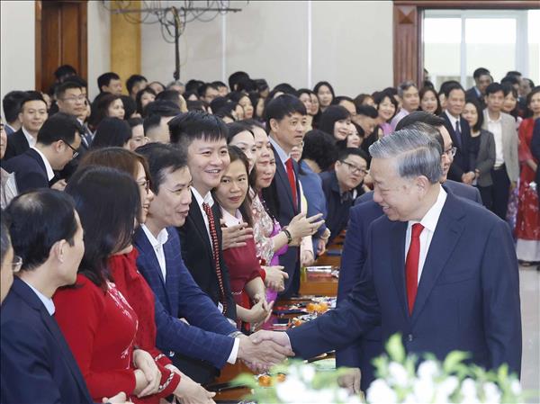 Le secrétaire général Tô Lâm demande de se mettre à lœuvre aussitôt après le Têt