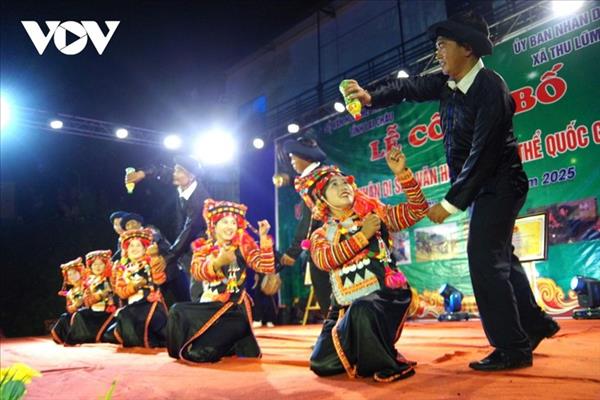 របាំ Xoe ហាញី – កំណាព្យវីរកថា Xa Nha Ca៖ អត្តសញ្ញាណរបស់ក្រុមជនជាតិភាគតិចហាញីនៅទន្លេដាខាងលើ