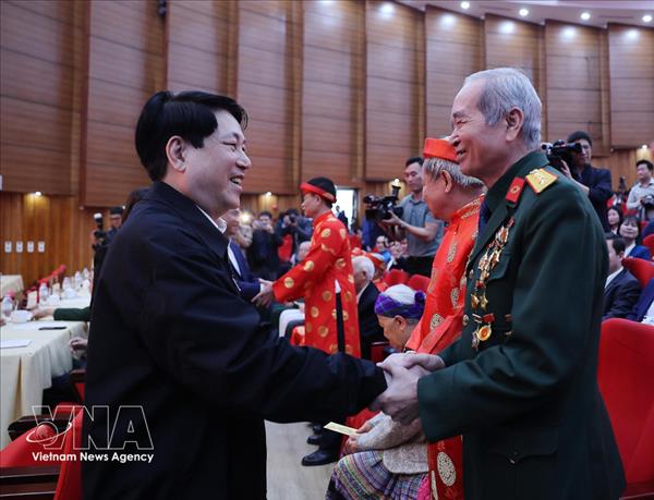 Le président Luong Cuong présente ses vœux du Têt à la population de Lao Cai