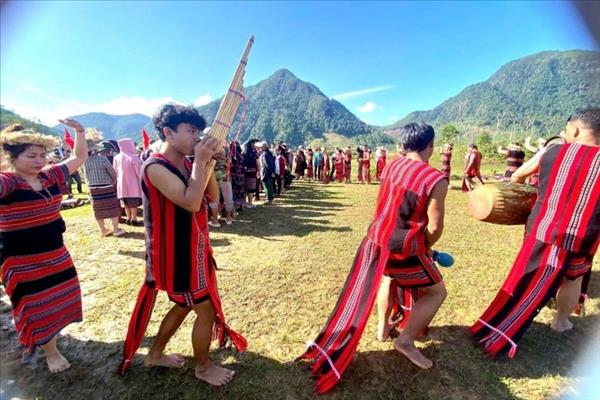 ພິ​ທີ​ບູ​ຊາ​ເຈົ້າ​ນ້ຳ​ຂອງ​ຊາວ​ເຜົ່າ ປາ​ໂກ