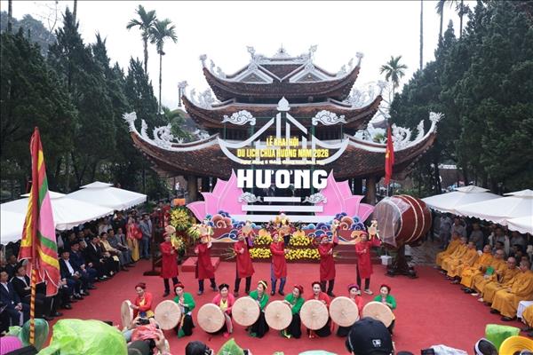 Huong Pagoda Festival 2026 opens with renewed management, elevating national-scale event