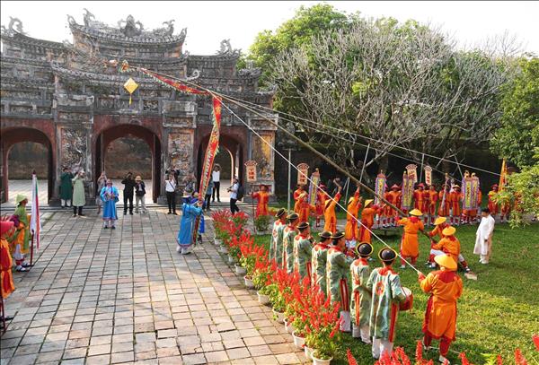 Lễ Hạ nêu khép lại Tết Nguyên đán tại Đại Nội Huế