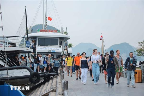 Strong start fuels Quang Ninhs confidence in reaching 22 million visitors