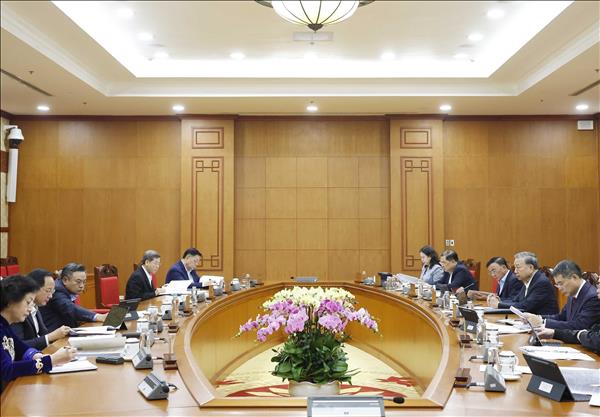 또 럼 당서기장, 경제‧사회 지표 달성 박차 및 생산‧경영 애로사항 해소에 집중 요구