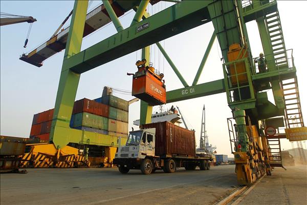 Les ports et postes frontières tournent sans interruption pendant le Têt