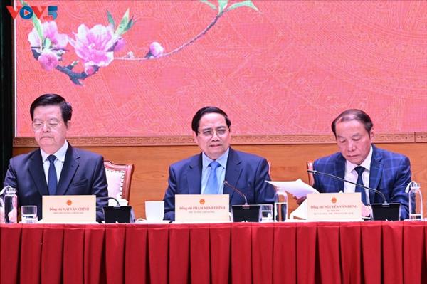 នាយករដ្ឋមន្ត្រី លោក ហ្វាម មិញ ជីញ៖ ត្រូវធ្វើស្ថាប័នូបនីយកម្មរាល់សេចក្តីសម្រេចរបស់បក្សទាក់ទងនឹងវិស័យវប្បធម៌