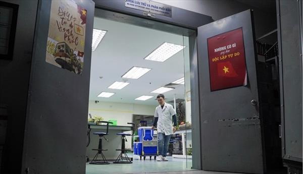 La banque de sang expédie des livraisons à laube depuis Hanoi